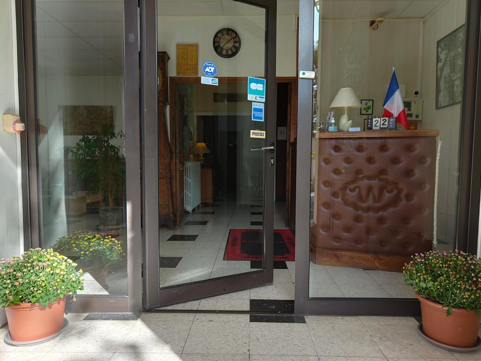 Will'S Hotel Narbonne Buitenkant foto