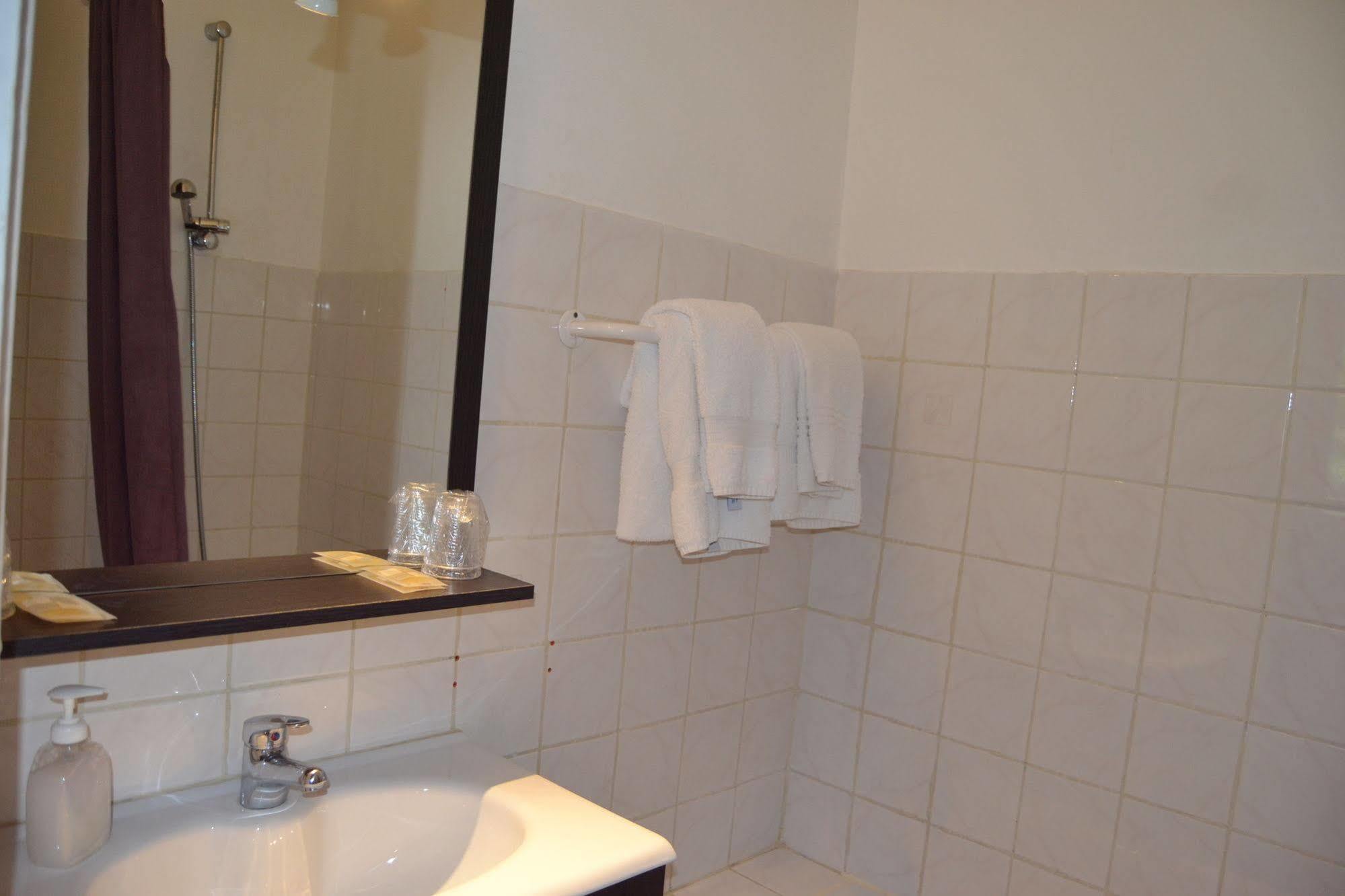 Will'S Hotel Narbonne Buitenkant foto